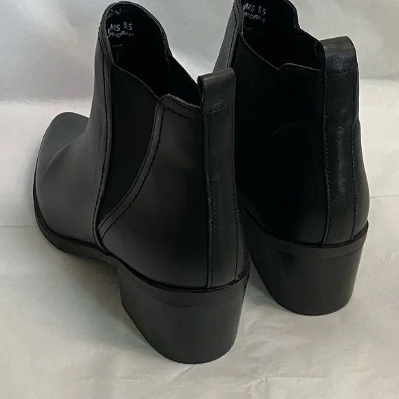 💛Women's Elegant Dolce Vita Classic Pointed Toe Stacked Heel Ankle Booties - Picture 5 of 7